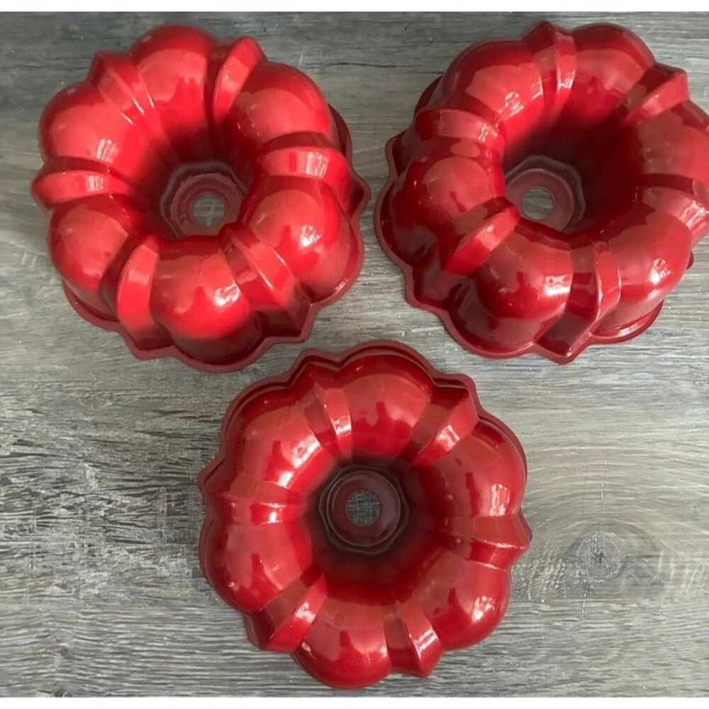 Nordic Ware Set of 3 Mini Bundt Cake Pans Red Cream - Picture 4 of 5